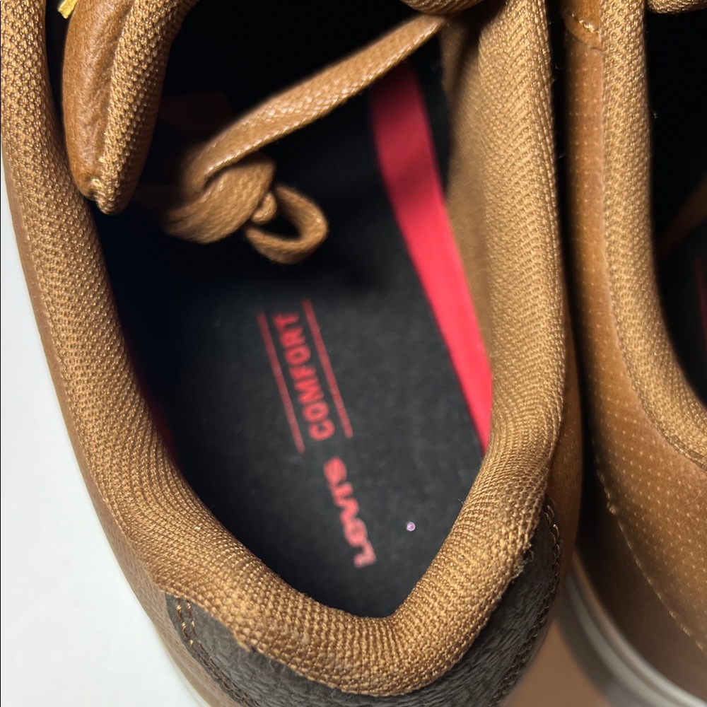 Men's Levi's Tan Sneakers size 9 - NWT - Picture 3 of 7